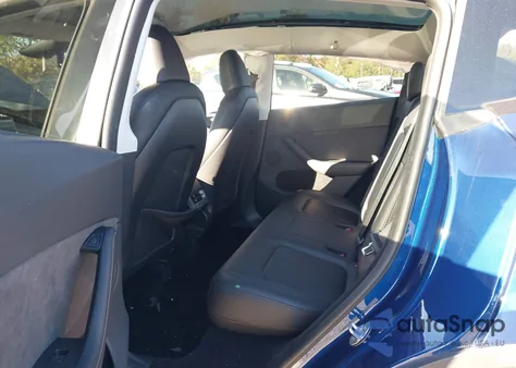 2024 Tesla Model Y Long Range Dual Motor All-Wheel Drive z USA, uszkodzony, nr VIN 7SAYGDEE0RA218402